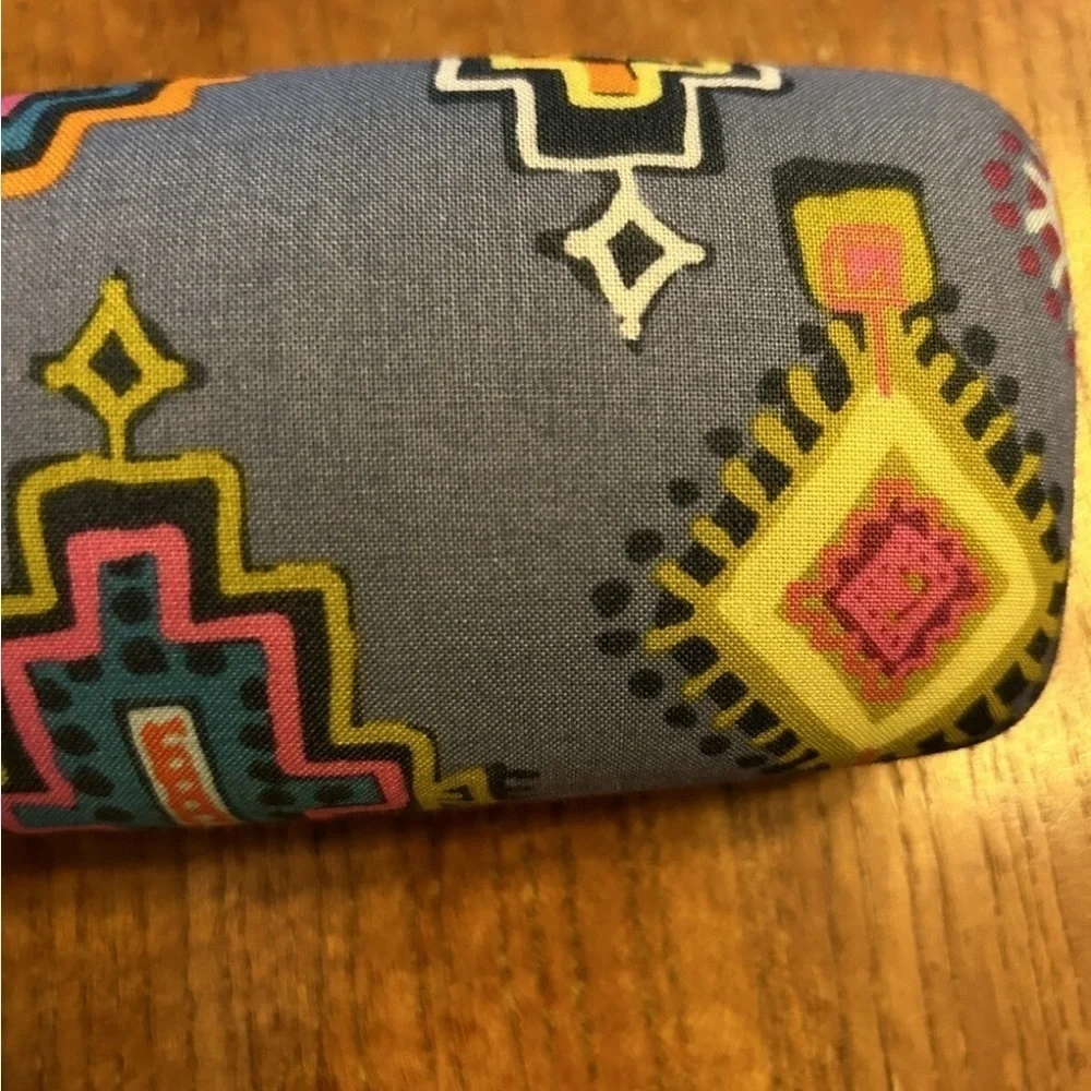 Vera Bradley Hard Clam Shell Eyeglass Case in Aztec